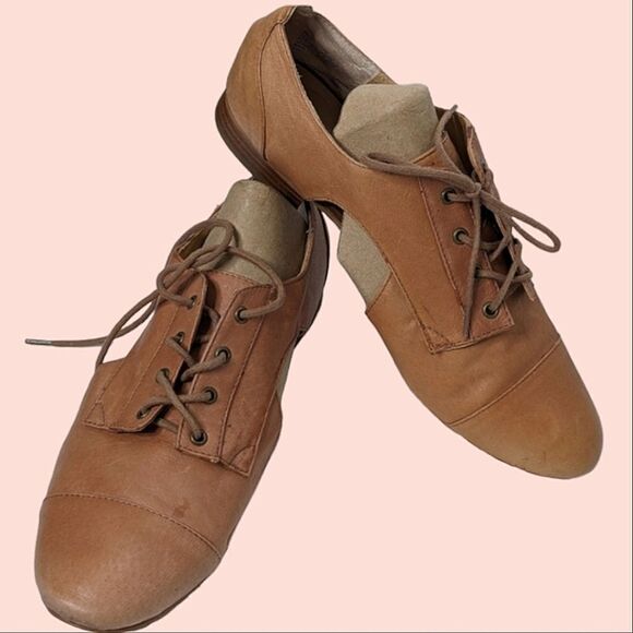 Steve Madden Shoes - Vintage Steve Madden Lace Up Tan Leather Cut Out Sides Loafer size 10